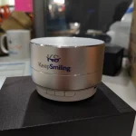 parlante bluetooth metálico keepsmiling vista frontal