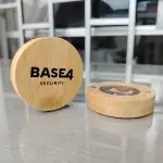 Abridor de bambú imantado natural personalizado para Base 4