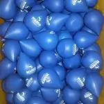 Vista lateral de gota antiestrés azul personalizada MASED