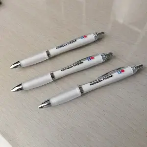 Lapicero plástico exclusivo R5175-1 DXN, elegante y retráctil con tinta azul.