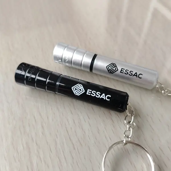 Llavero linterna LED personalizado para ESSAC – vista general