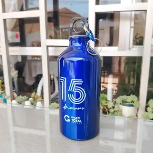 Tomatodo metalico 500C-1 de 560 ml con tapa negra Total Import