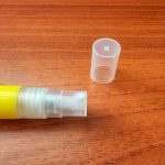 Lapicero blanco RENUSA LUK con tinta azul y diseño higiénico