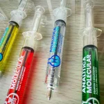 lapicero jeringa promocional Analítica Molecular lapicero original sector salud